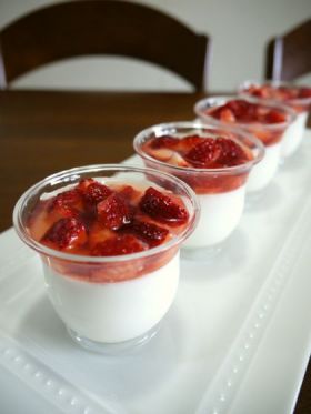 苺シロップのクリームババロア Bvivid お菓子 パンのレシピや作り方 Cotta コッタ