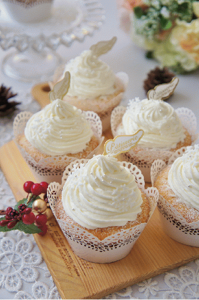 クリスマスに☆ホワイトカップケーキ