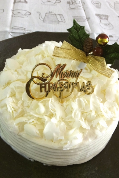 板チョコ2枚できるホワイトチョコのクリスマスケーキ Hagugura お菓子 パンのレシピや作り方 Cotta コッタ