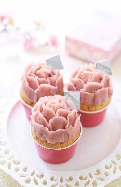 八重桜モンブランカップケーキ Hitomi お菓子 パンのレシピや作り方 Cotta コッタ