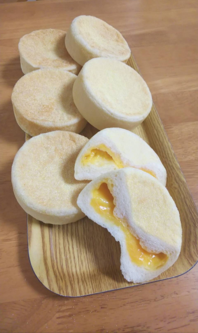 チーズ入りイングリッシュマフィン べりこ お菓子 パンのレシピや作り方 Cotta コッタ
