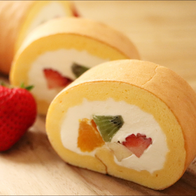フルーツロールケーキ」Saki | お菓子・パンのレシピや作り方【cotta