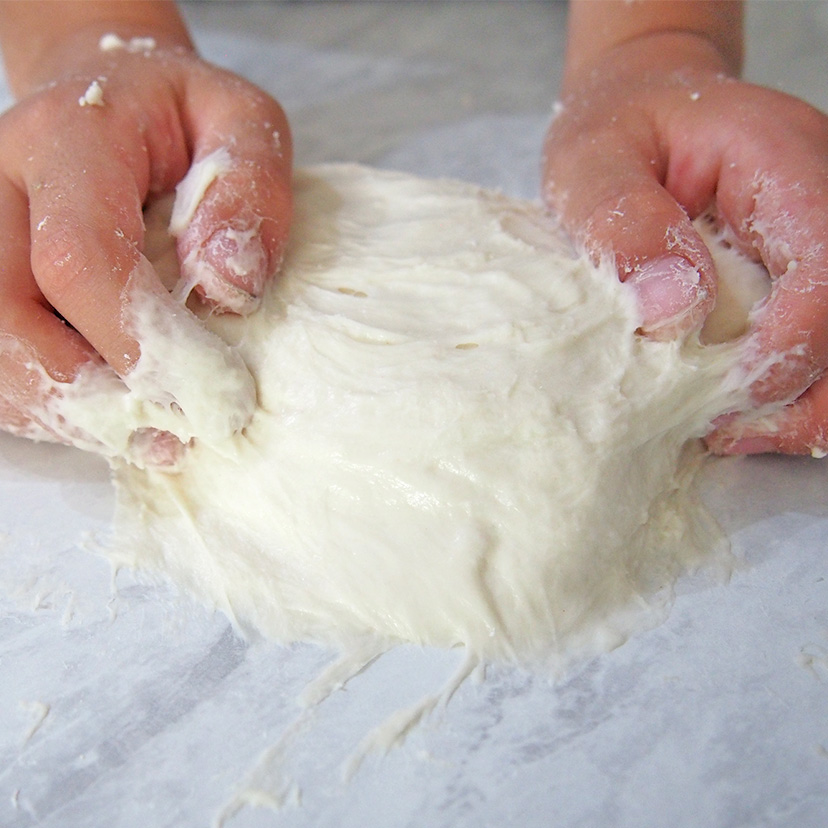 レシピ通りに作っているのにパンがべたつく原因と対策
