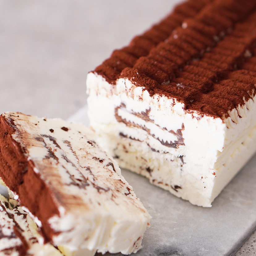 パリパリチョコの層が魅力！ご褒美アイスケーキの再現レシピ