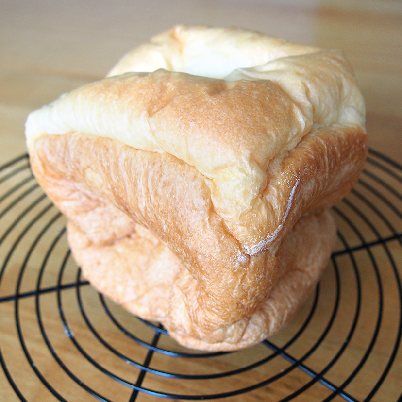 ホームベーカリーでパンが膨らまないのはなぜ？失敗の原因と対策