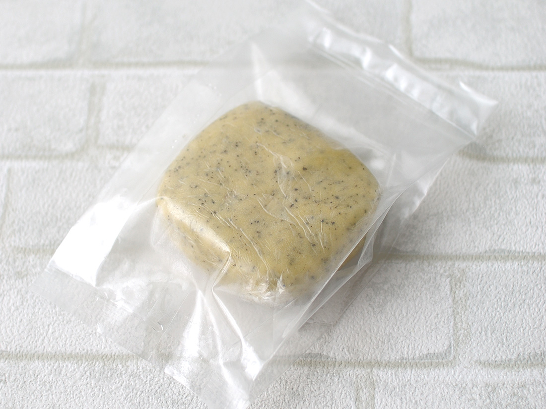 cuoca 富澤商店  人気デザイナー 冷凍便 冷凍クッキー  紅茶 1個 TOMIZ