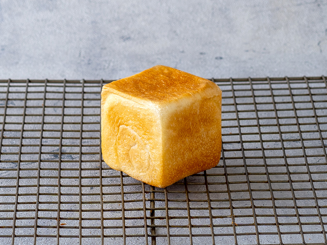 アルタイトスーパーシリコン食パン型　ミニキューブ75 　 7.5センチ角 フタ付　4個組 サイコロ 空焼き不要 パン作り道具 - 2