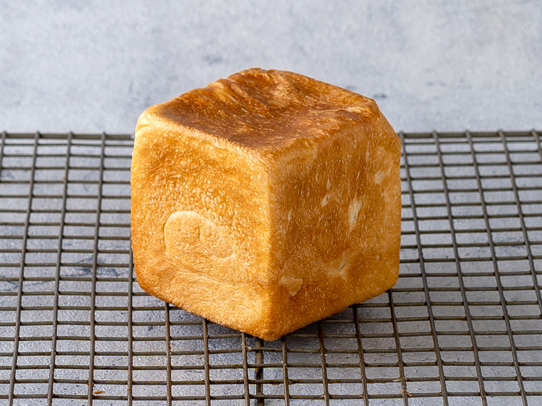 アルタイトスーパーシリコン食パン型　ミニキューブ75 　 7.5センチ角 フタ付　4個組 サイコロ 空焼き不要 パン作り道具 - 1