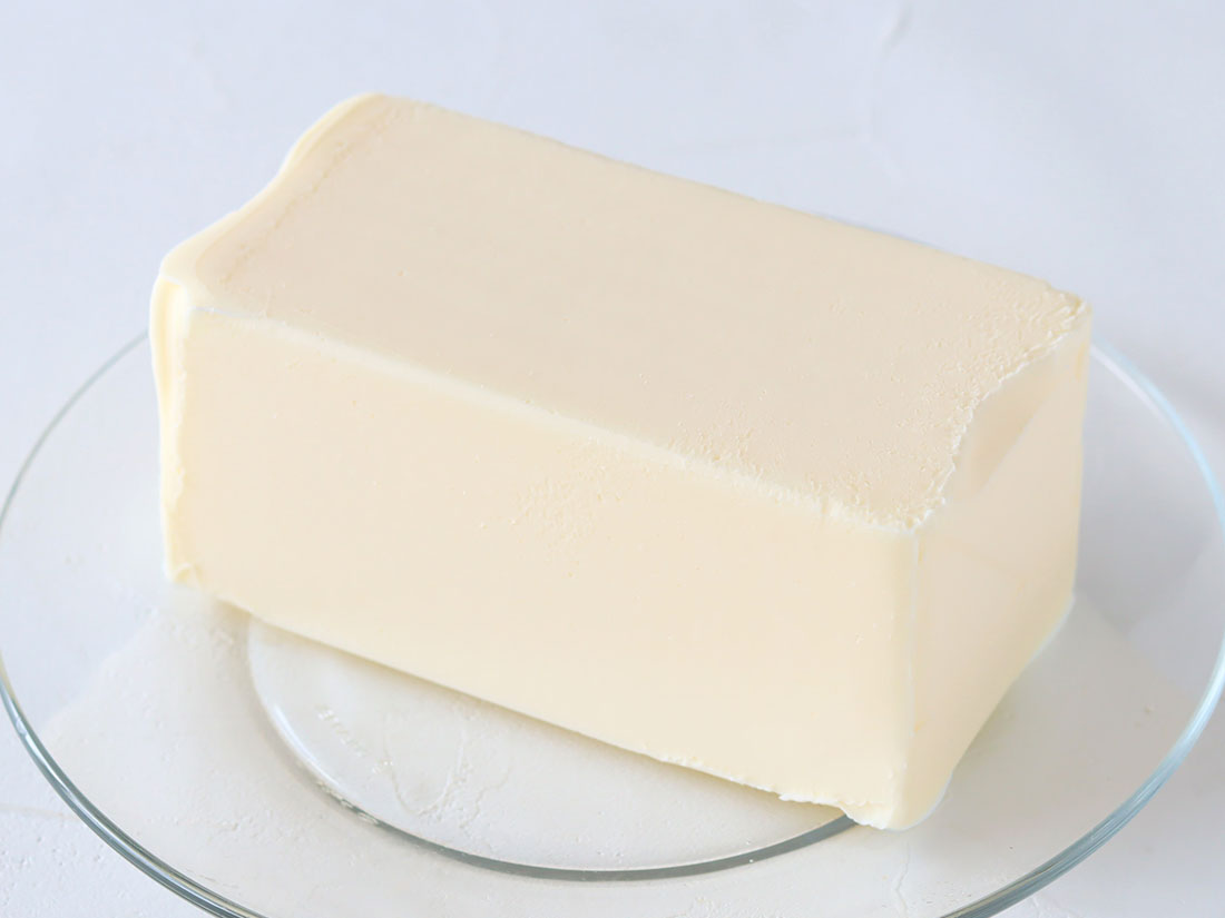 バター　お菓子・パン材料・ラッピングの通販【cotta＊コッタ】　食塩不使用　カルピス特選バター　冷凍冷蔵　450g