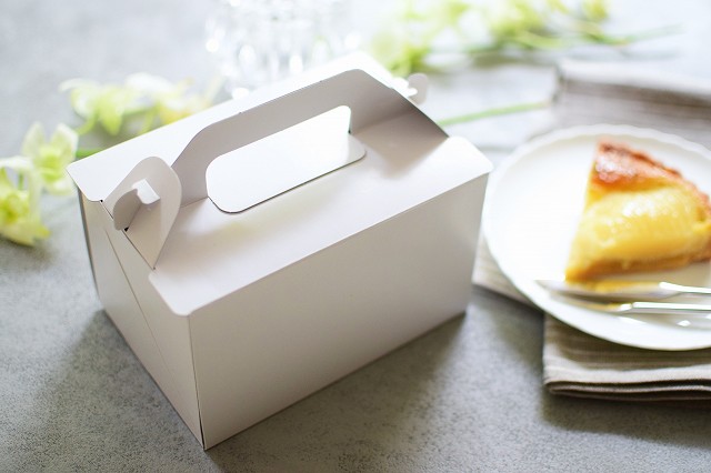 ケーキ箱 手提サイドオープンNC 3.5×5 | 手提げケーキ箱 | お菓子・パン材料・ラッピングの通販【cotta＊コッタ】